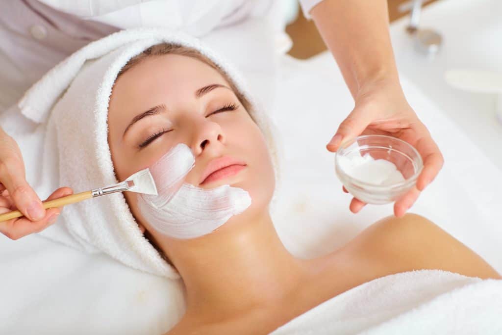 10 Things To Know Before Getting Your Facial Waxing